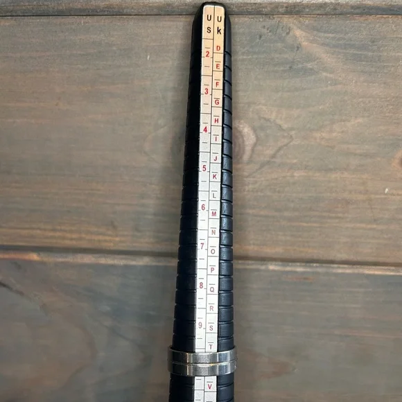 Bundle Of Four Silver Tone Band Rings - Picture 6 of 6